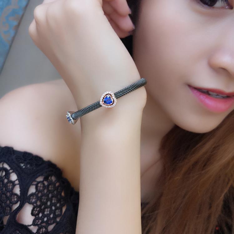 Heart Cable Station in 14k Plated Gold Bangle